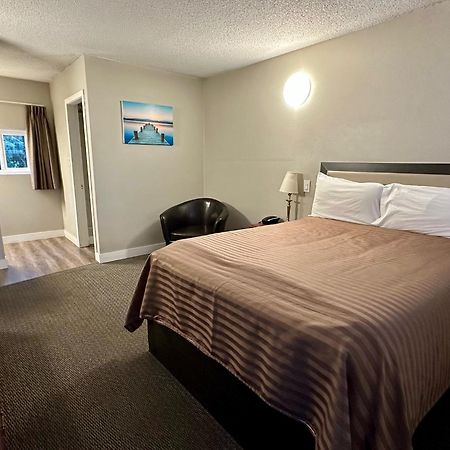 Valemount Vacation Inn Bagian luar foto