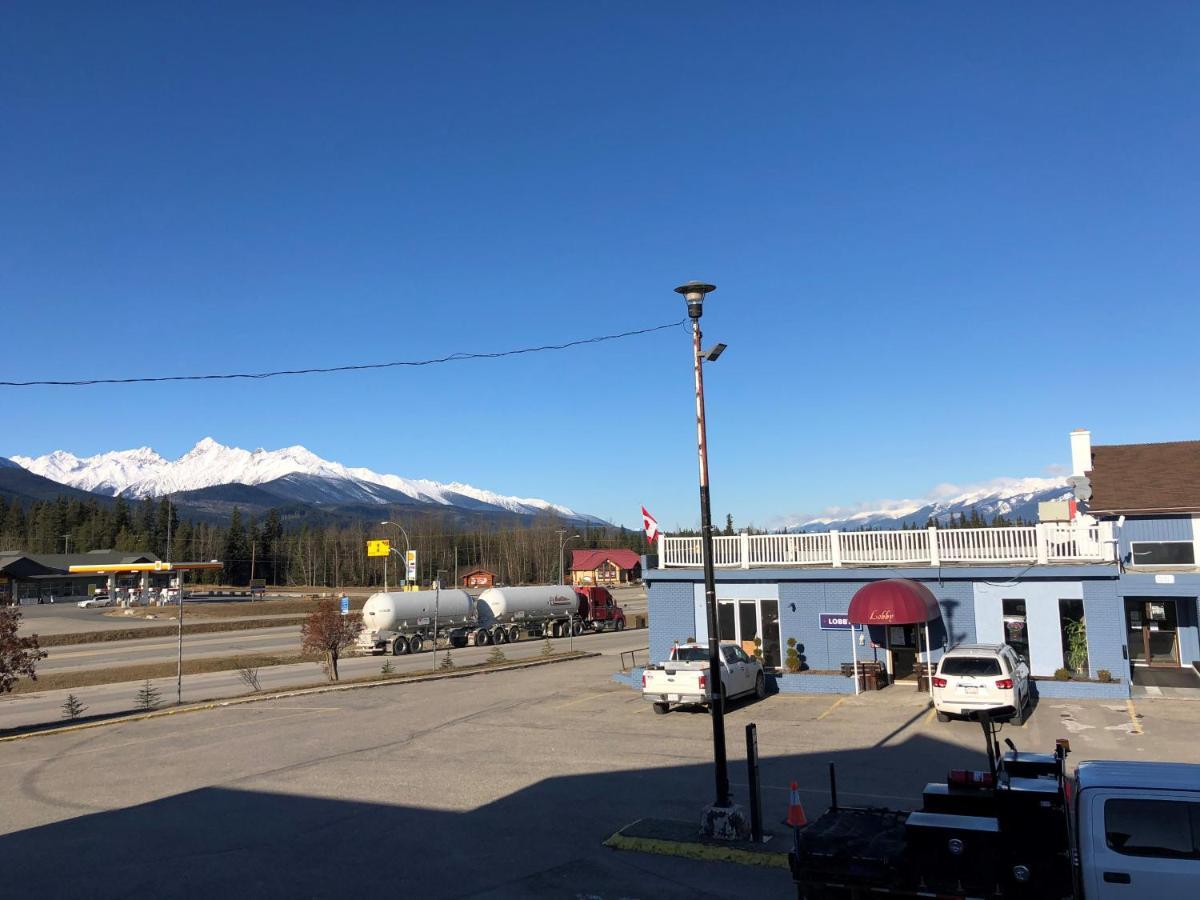 Valemount Vacation Inn Bagian luar foto