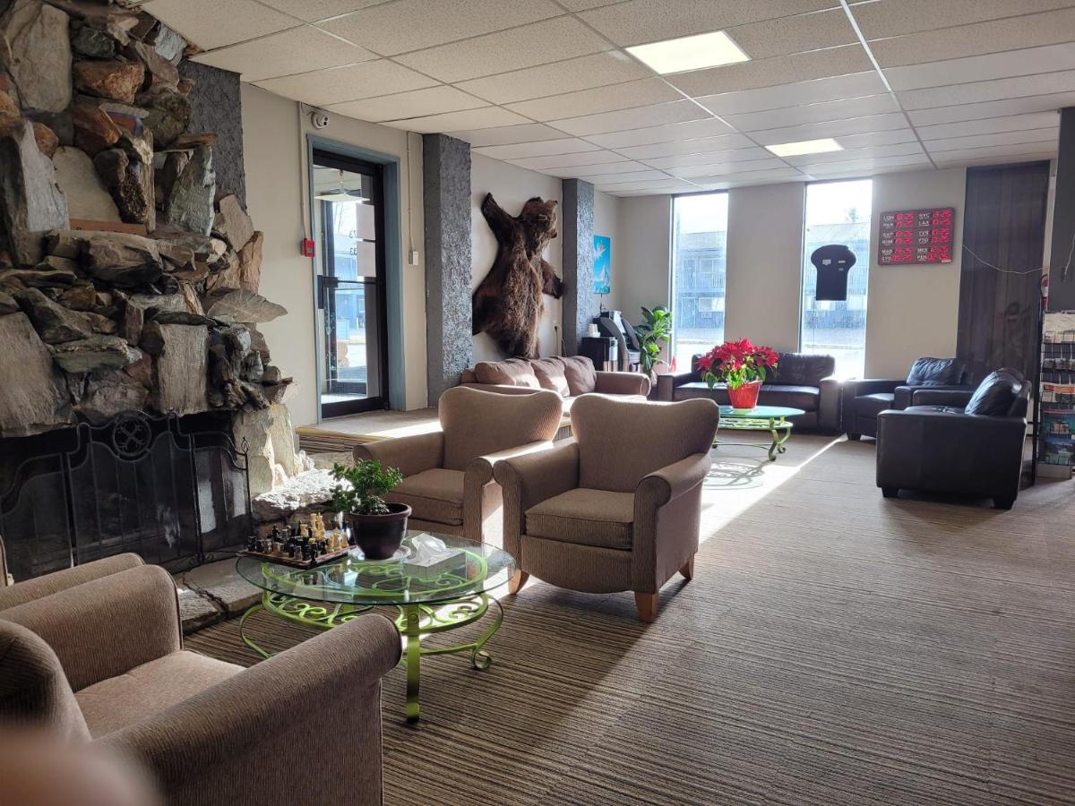 Valemount Vacation Inn Bagian luar foto