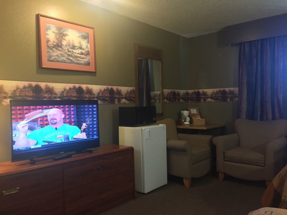 Valemount Vacation Inn Bagian luar foto
