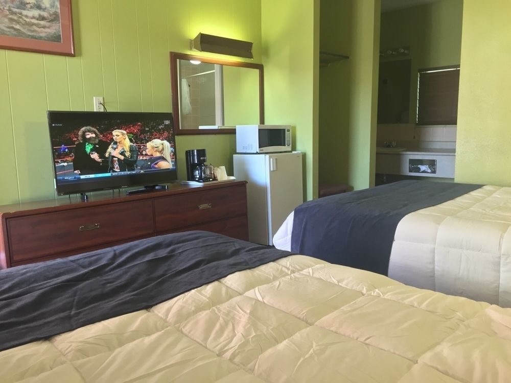 Valemount Vacation Inn Bagian luar foto