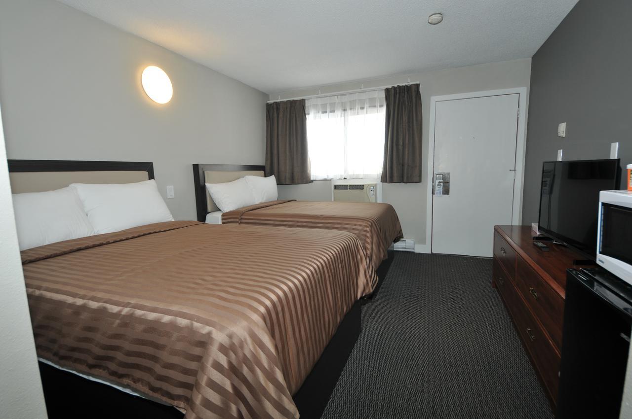 Valemount Vacation Inn Bagian luar foto