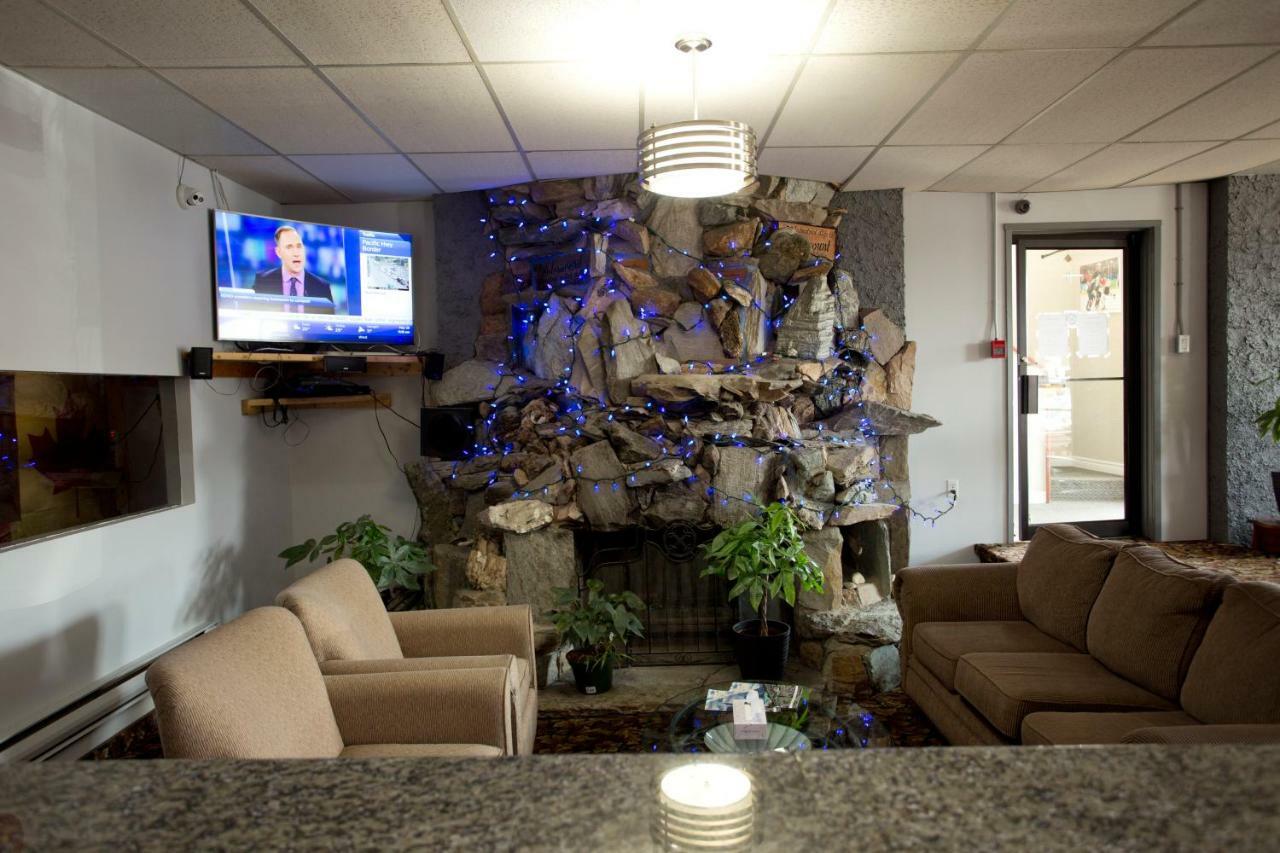 Valemount Vacation Inn Bagian luar foto