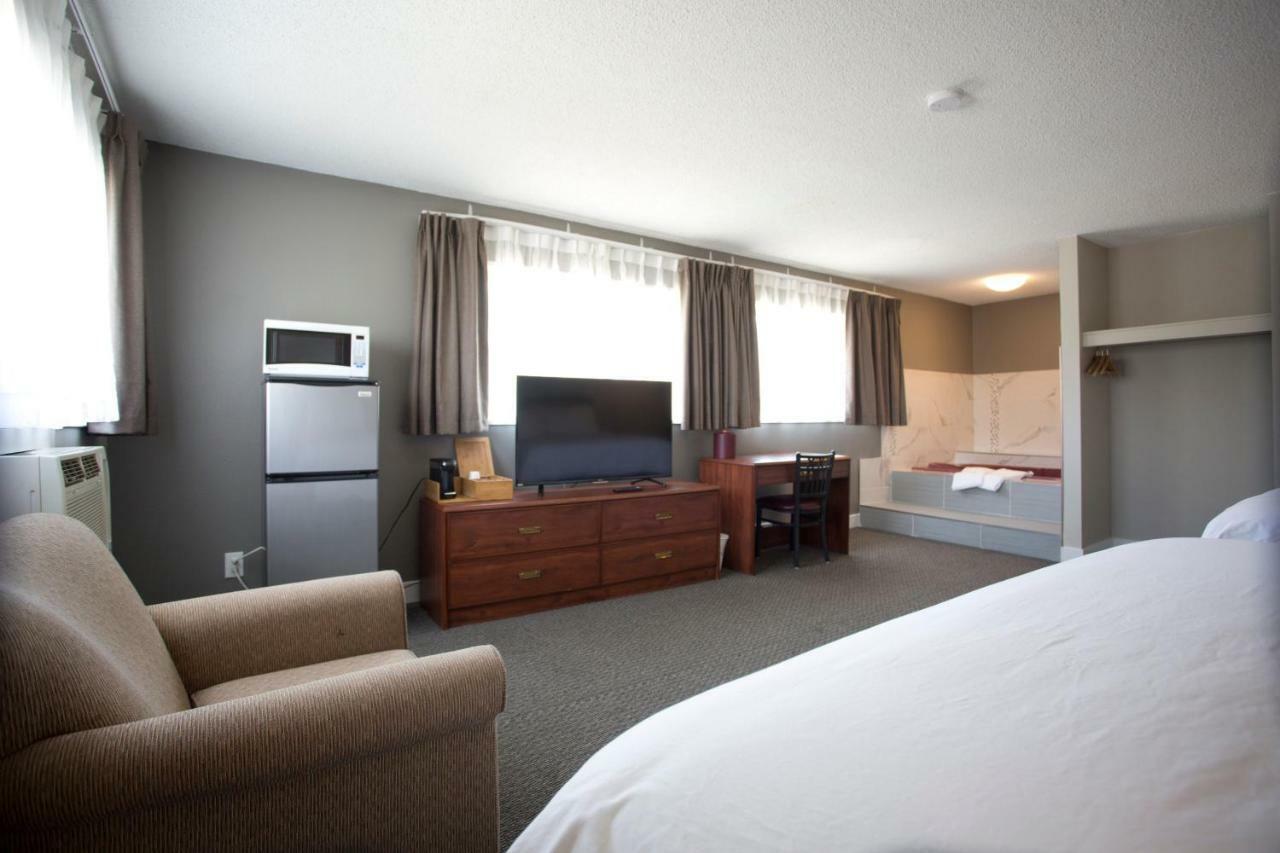 Valemount Vacation Inn Bagian luar foto