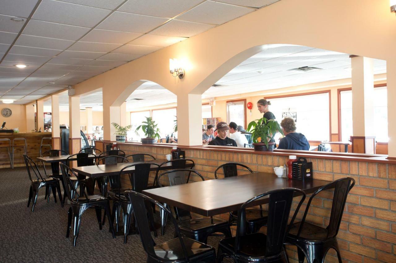Valemount Vacation Inn Bagian luar foto