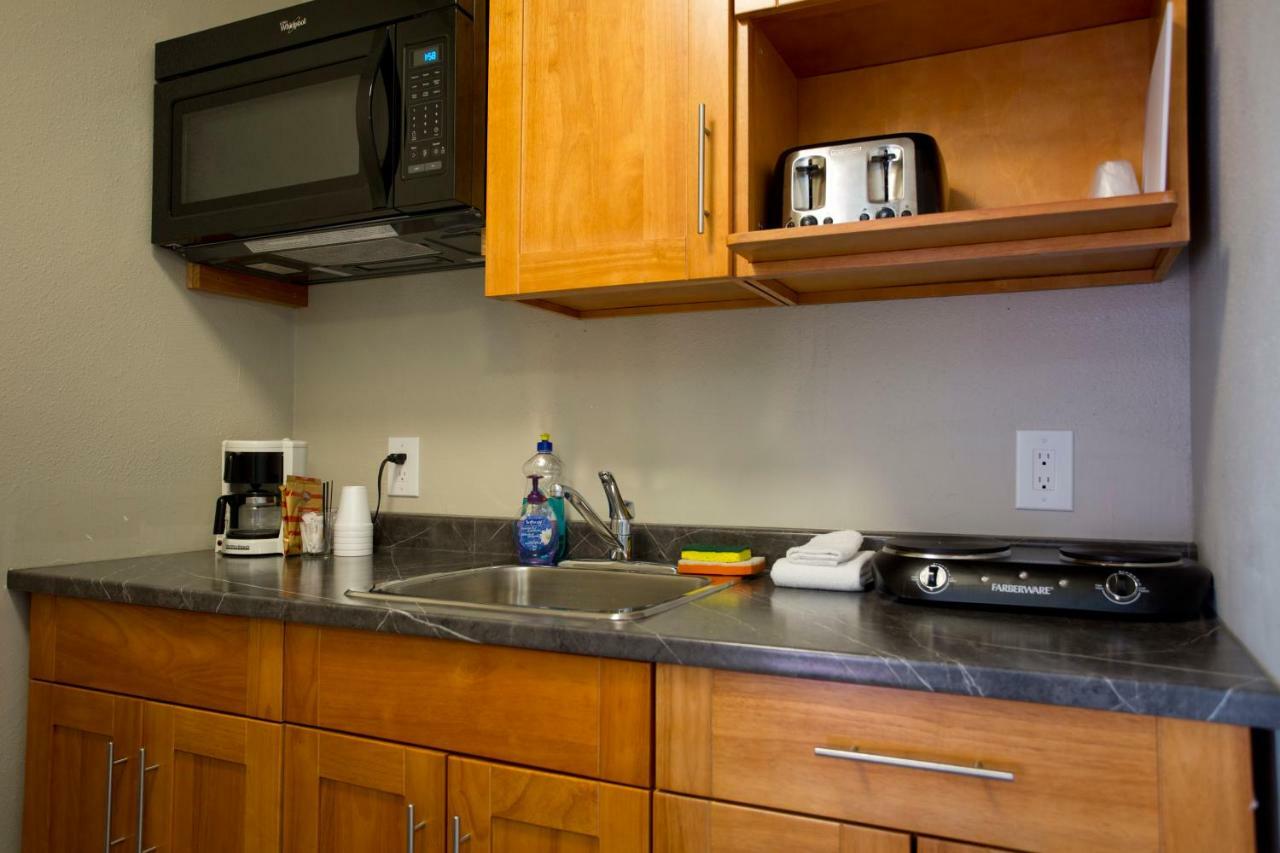 Valemount Vacation Inn Bagian luar foto