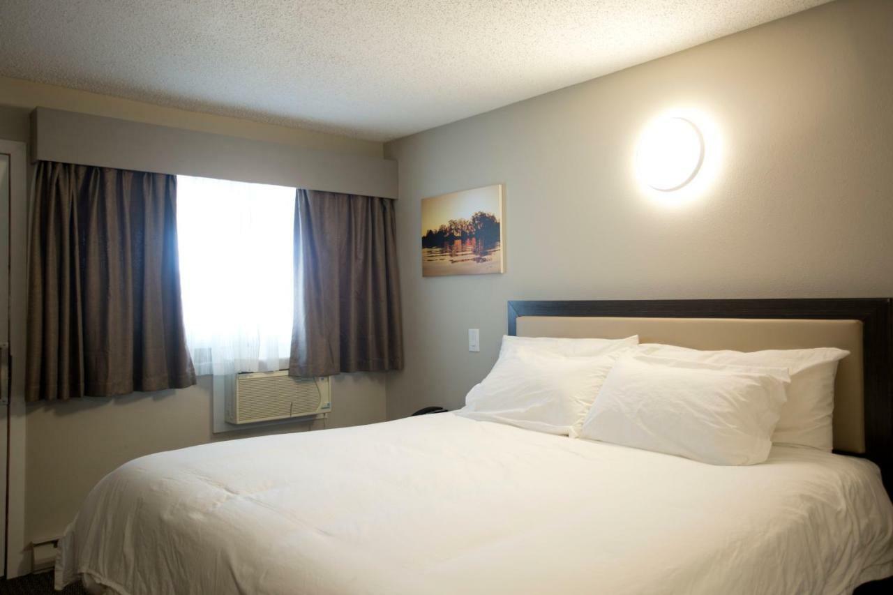 Valemount Vacation Inn Bagian luar foto