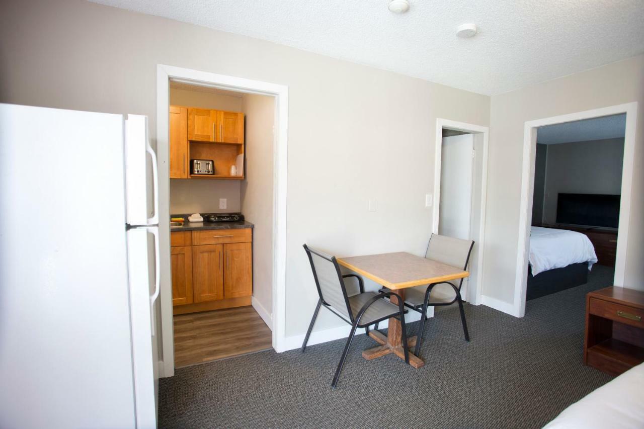 Valemount Vacation Inn Bagian luar foto